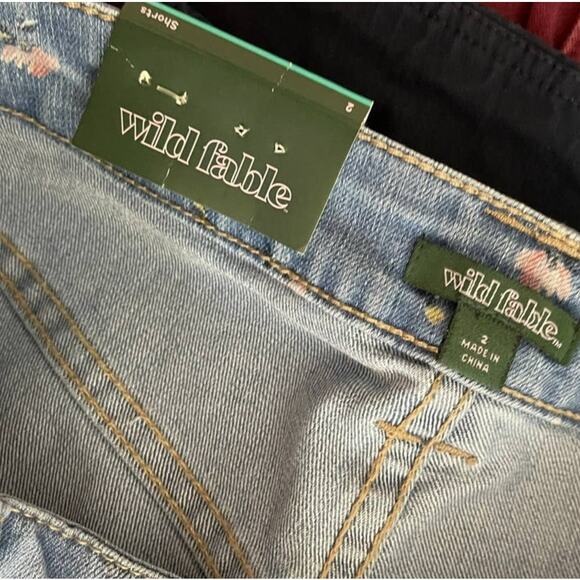 Wild Fable Blue Denim High Rise Jean Shorts with Flowers NWT Size 2 - Picture 3 of 8